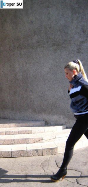 Some more girls in leggings. Thumbnail 12