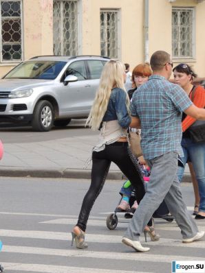 Some more girls in leggings. Thumbnail 19