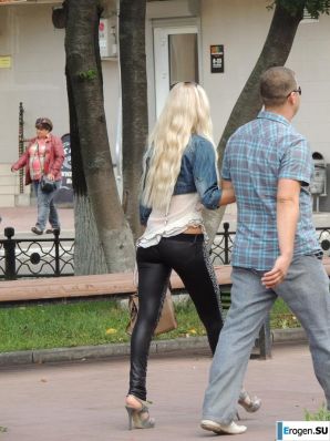Some more girls in leggings. Thumbnail 21