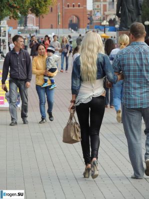 Some more girls in leggings. Thumbnail 23