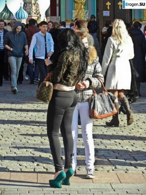 Some more girls in leggings. Thumbnail 30