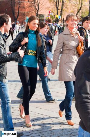 Some more girls in leggings. Thumbnail 38
