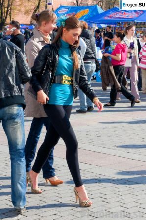 Some more girls in leggings. Thumbnail 41