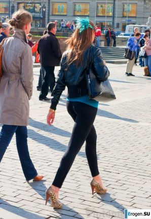 Some more girls in leggings. Thumbnail 44