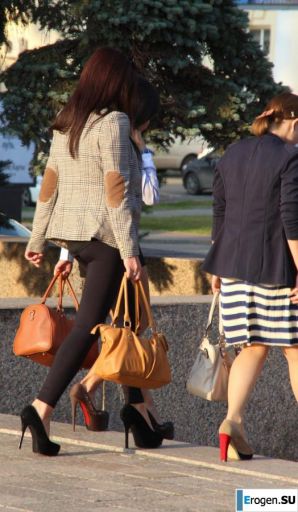 Some more girls in leggings. Thumbnail 46