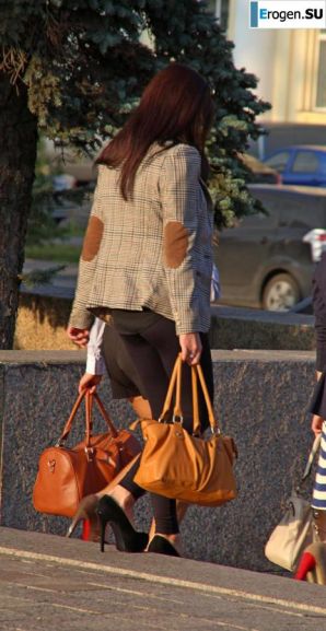 Some more girls in leggings. Thumbnail 47