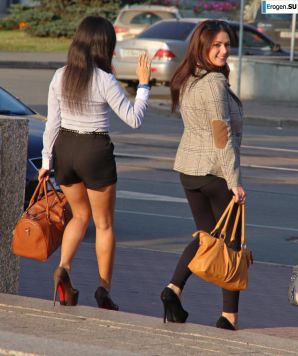 Some more girls in leggings. Thumbnail 51