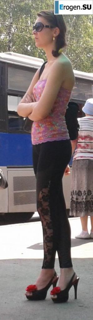 Some more girls in leggings. Thumbnail 7