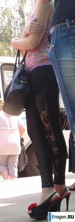 Some more girls in leggings. Thumbnail 8