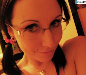 bespectacled self-album. Thumbnail 26