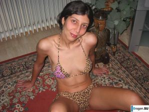 Modestly posing. Thumbnail 7