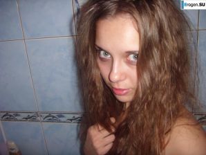 Selfies of a young artist. Thumbnail 32