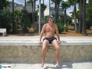 We]'re fooling around at the resort. Thumbnail 1