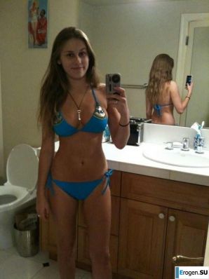 naked brunette. Thumbnail 1