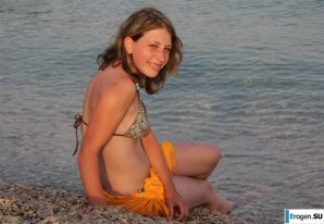 Here is how to relax on the beach. Thumbnail 5