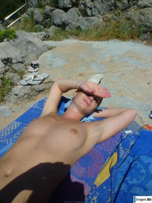 naked girls on the beach. Thumbnail 3