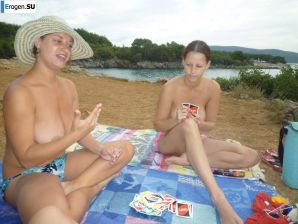 naked girls on the beach. Thumbnail 38