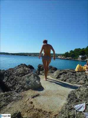 naked girls on the beach. Thumbnail 7