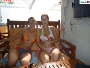 naked girls on the beach. Part 2. Thumbnail 11