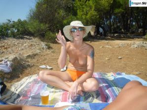 naked girls on the beach. Part 2. Thumbnail 28