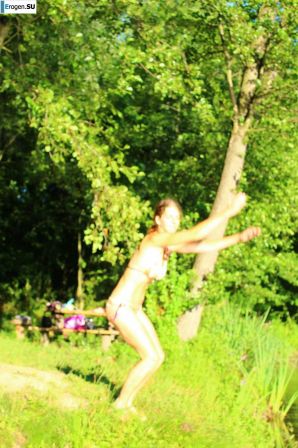 naked girls on the lake. Thumbnail 10