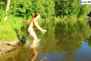 naked girls on the lake. Thumbnail 15