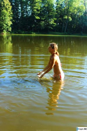naked girls on the lake. Thumbnail 16