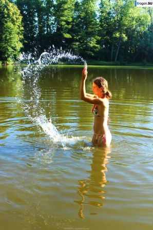 naked girls on the lake. Thumbnail 17
