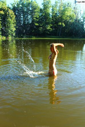naked girls on the lake. Thumbnail 20