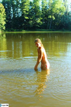 naked girls on the lake. Thumbnail 22