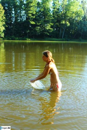naked girls on the lake. Thumbnail 23