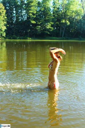 naked girls on the lake. Thumbnail 25