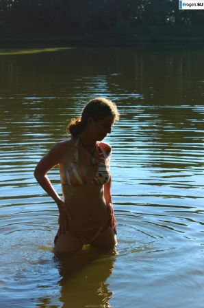 naked girls on the lake. Thumbnail 3