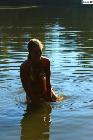 naked girls on the lake. Thumbnail 4
