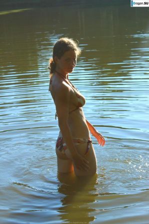 naked girls on the lake. Thumbnail 7
