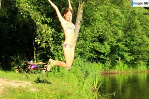 naked girls on the lake. Thumbnail 9