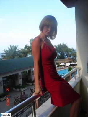 blonde poses for boys. Thumbnail 6