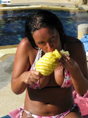 striptease on the beach. Part 2. Thumbnail 5