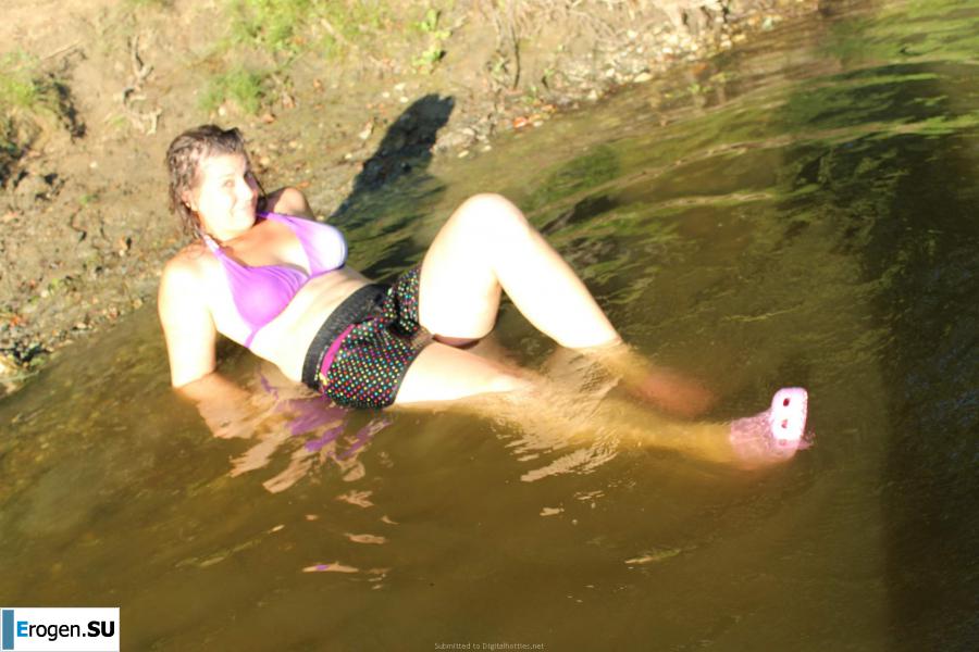 naked girls on the lake. Part 3. Slide 19