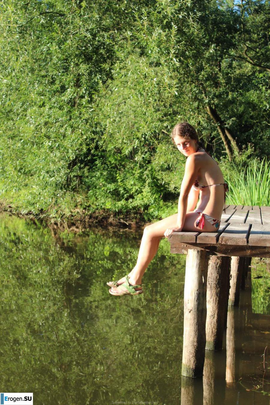 naked girls on the lake. Part 3. Slide 28