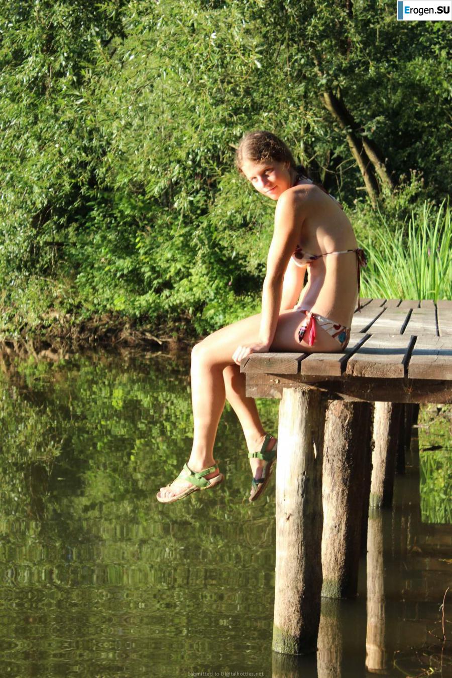 naked girls on the lake. Part 3. Slide 31
