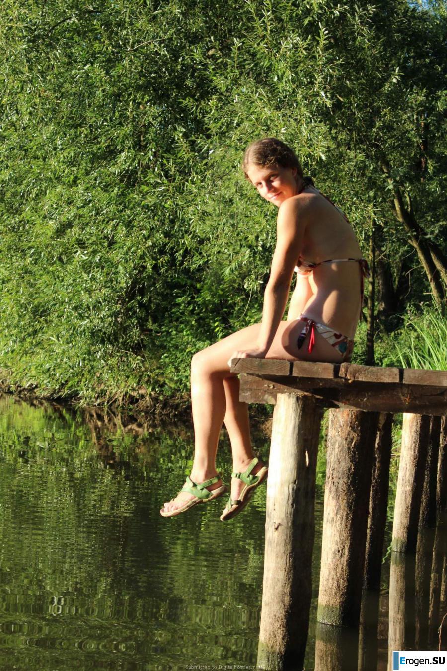 naked girls on the lake. Part 3. Slide 35