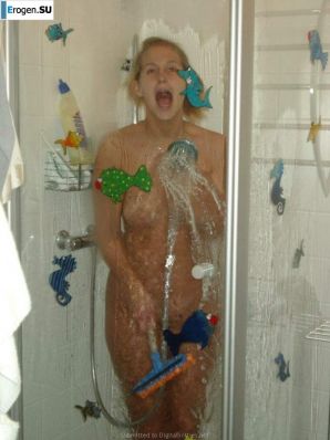 Naked and cheerful. Thumbnail 18