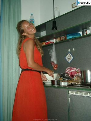 Naked and cheerful. Thumbnail 4