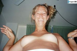 Naked and cheerful. Thumbnail 6