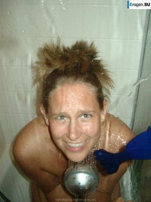 Naked and cheerful. Thumbnail 8
