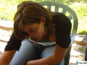 sleepy naked brunette. Thumbnail 6