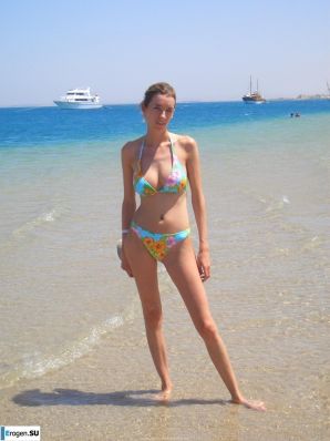 tans naked. Thumbnail 1