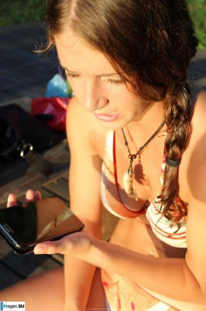 naked girls on the lake. Part 4. Thumbnail 21