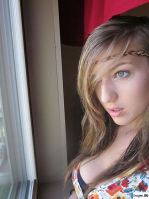 young and glamorous girl. Thumbnail 3